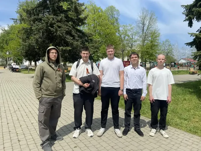 i (12)
