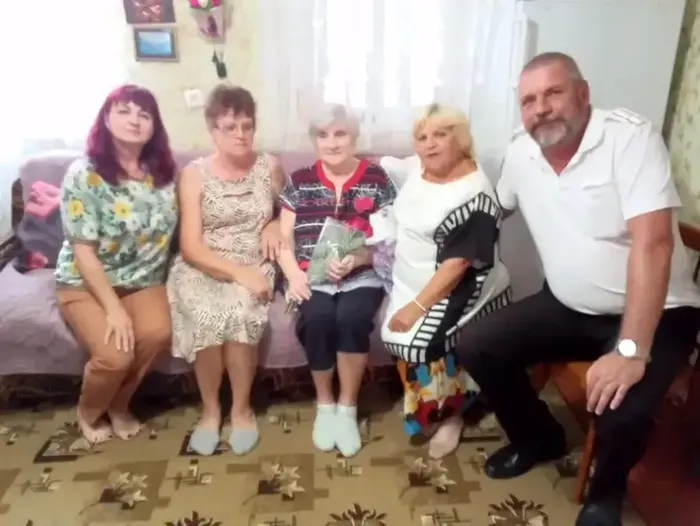 i (81)